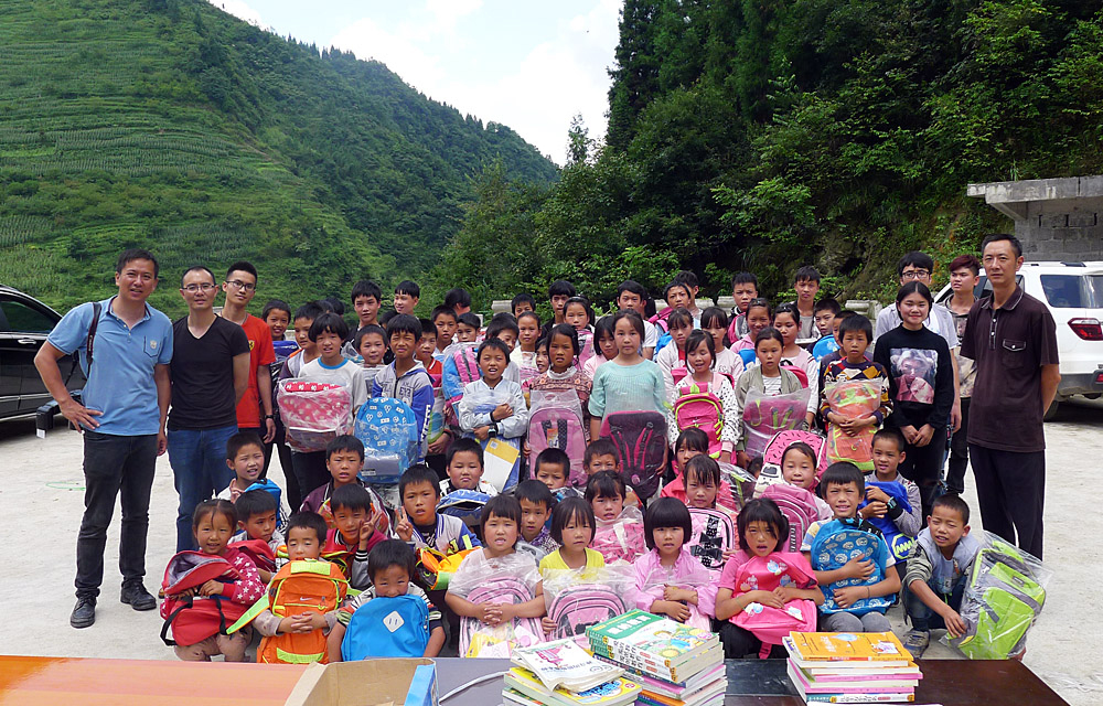 云天化驻村工作队爱心捐赠