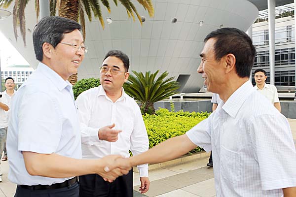 国家质检总局吴清海副局长一行到集团调研