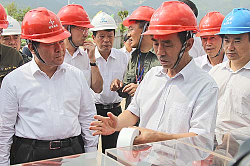 云南省省委副书记、省长李纪恒到昆明纽米科技调研