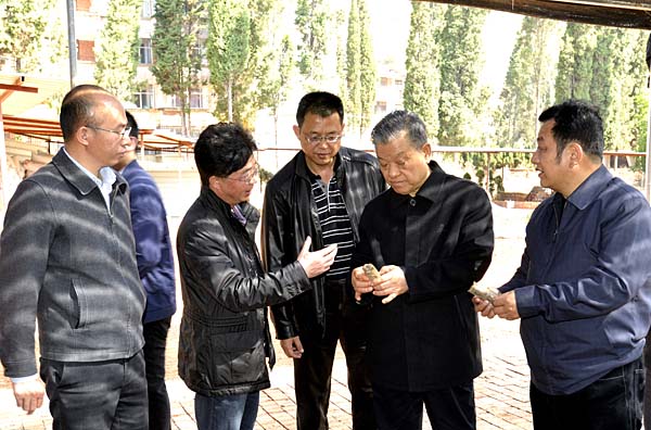 国家林业局原副局长李育才一行到云天化磷化集团考察指导