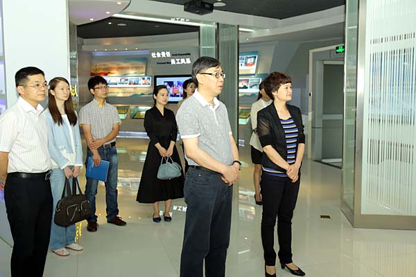 共青团云南省委副书记景绚一行到亚洲无码
调研共青团工作