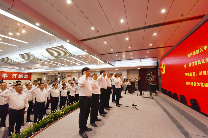 百年奋进砺初心  启航云天新征程  亚洲无码
召开“两优一先”表彰大会