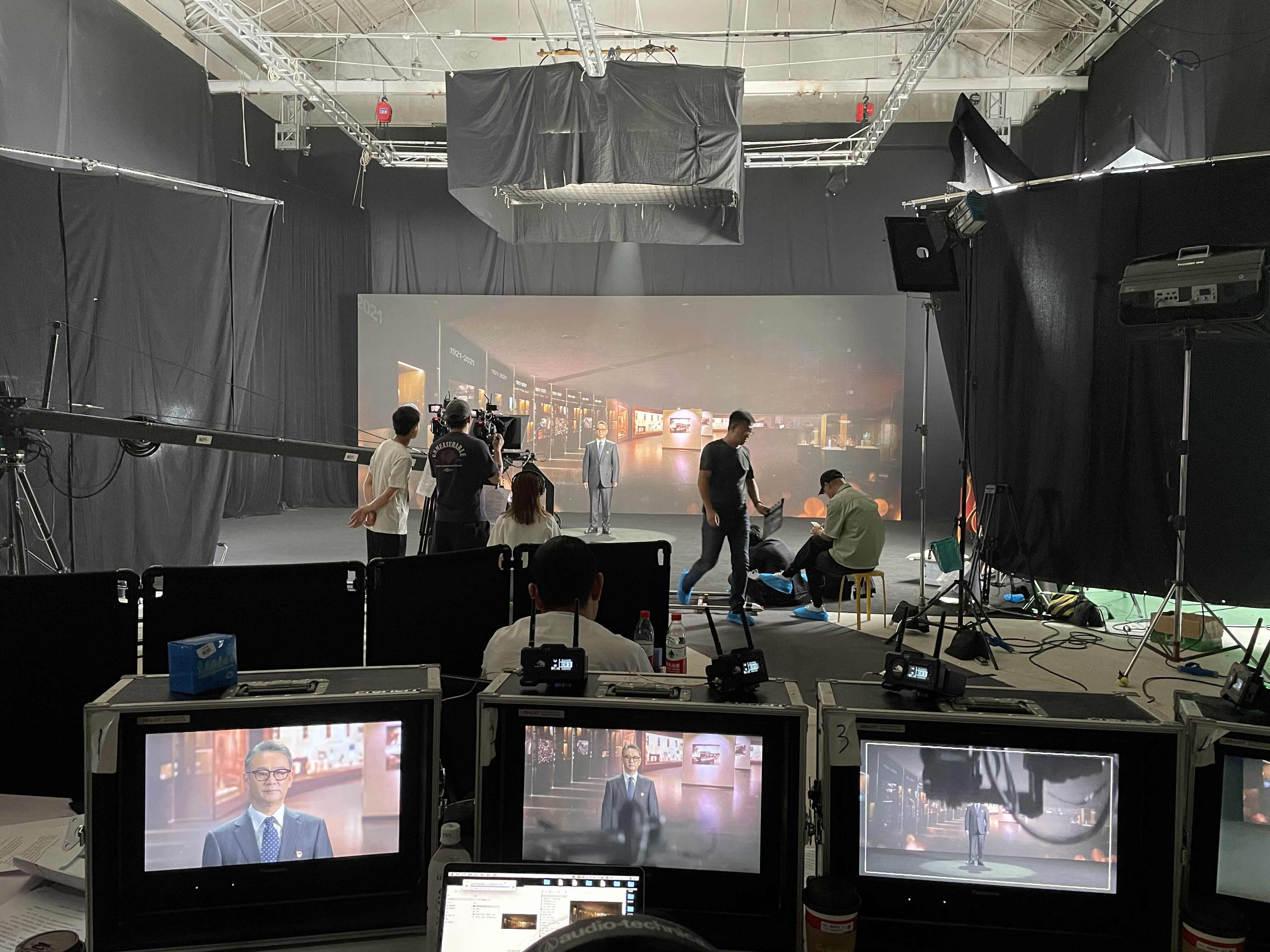 亚洲无码
走进央视摄影棚录制《信物百年》节目