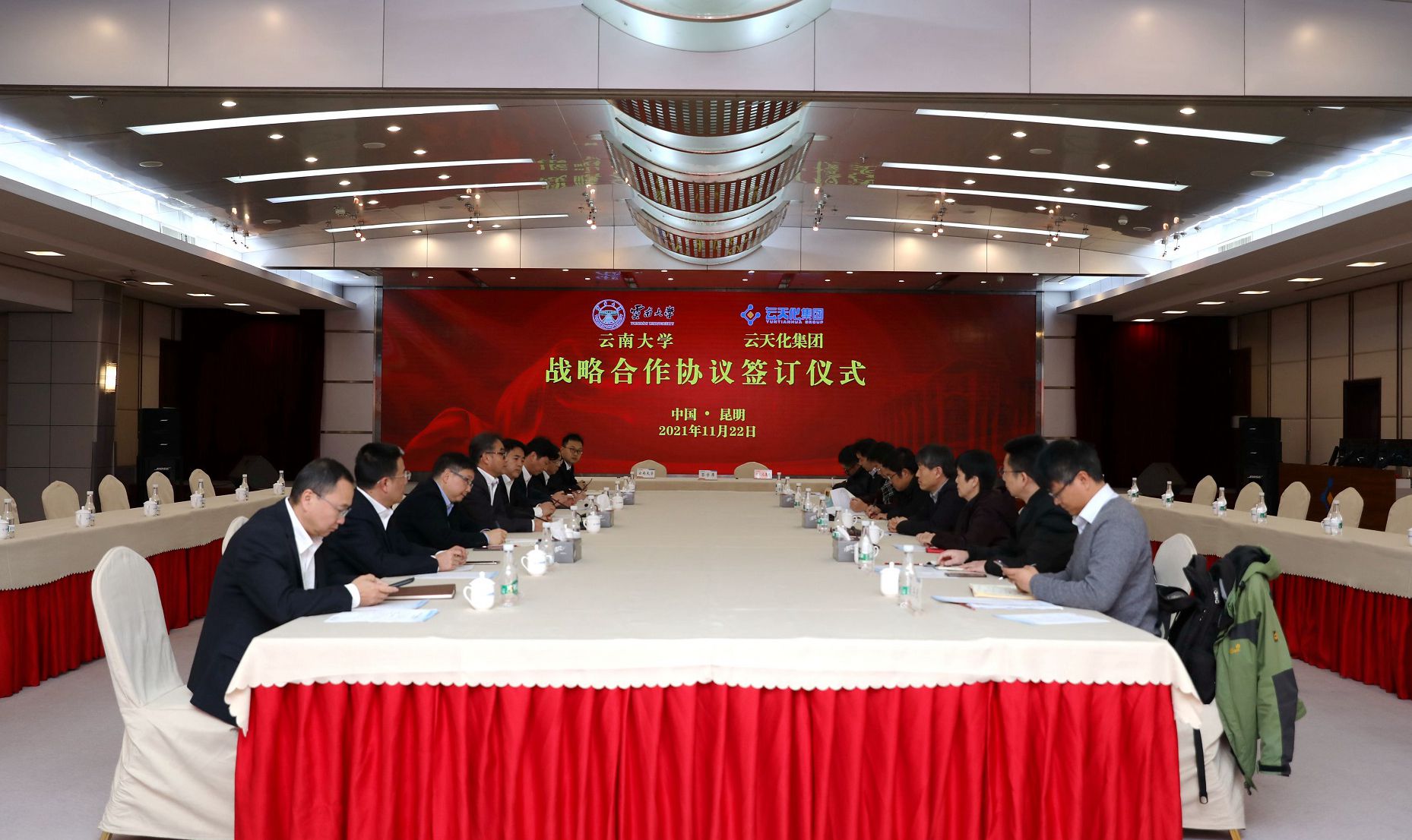 云南大学与亚洲无码
进行校企战略合作签约 着力搭平台建机制促转化