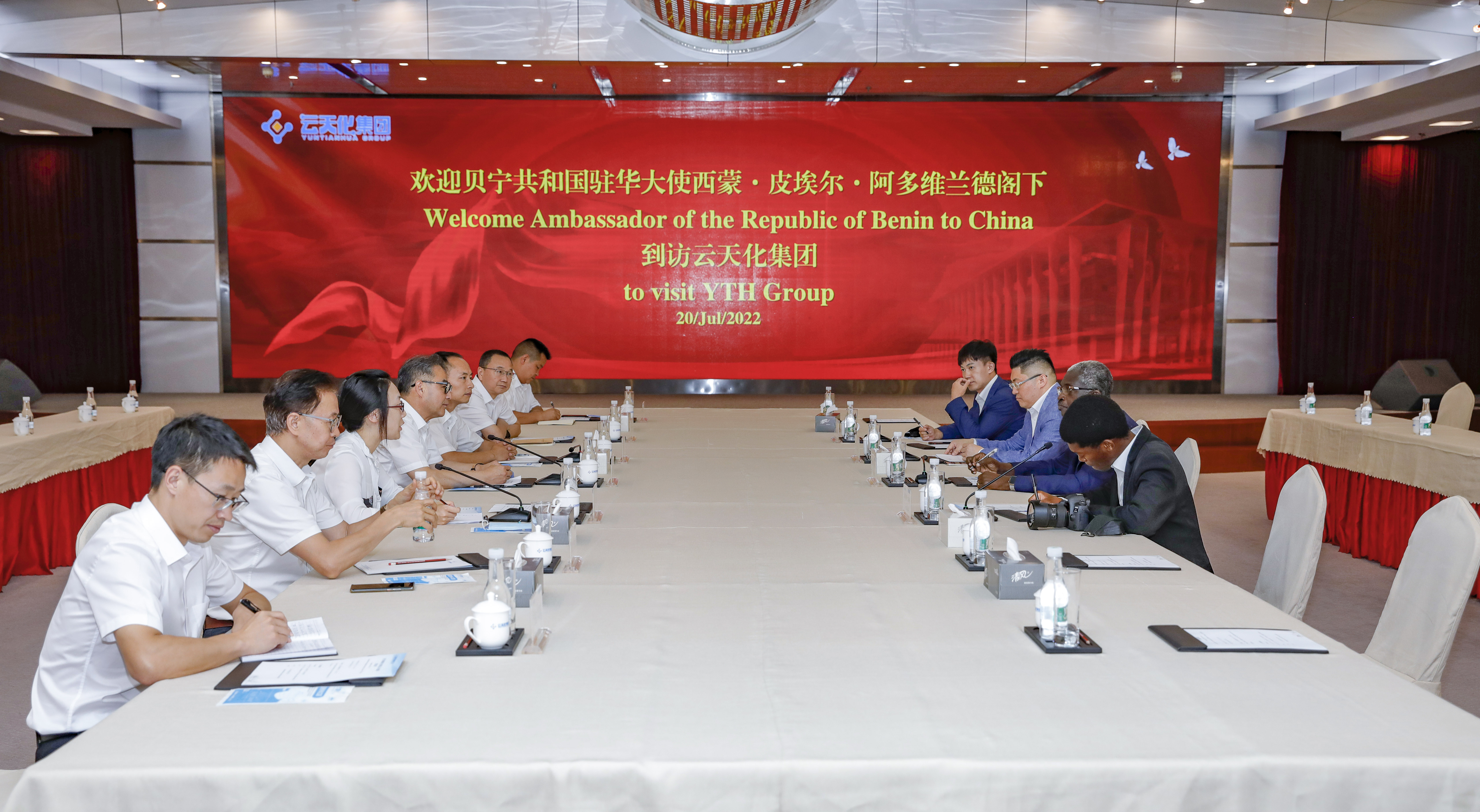 贝宁共和国驻华大使到访亚洲无码
