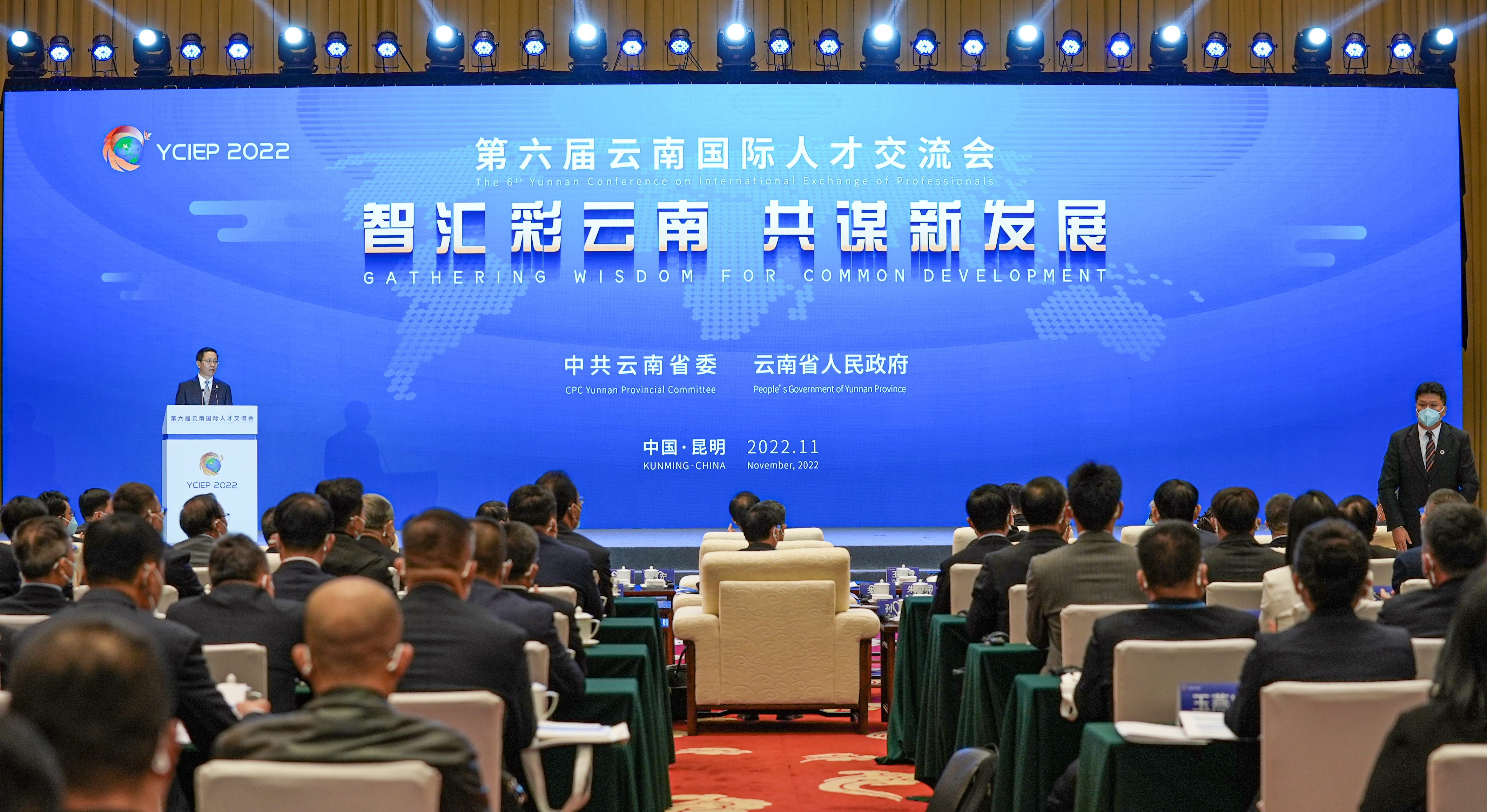 亚洲无码
参加云南省国际人才交流会 进行现场签约